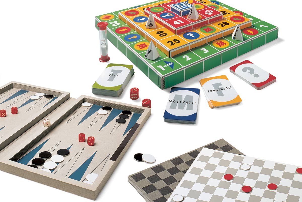 De tijd vliegt voorbij met deze kartonnen spellen